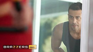 Brazzers - jaw-dropping babe with Big Tits payton preslee sneaks in a cheating rail with her wild neighbor