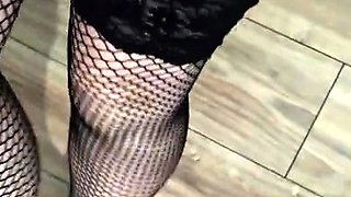 Amateur Foot Fetish Girlfriend Sucks and gives a Footjob