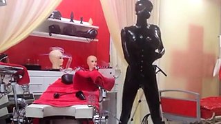 Kylies Latex-Webcamshow BDSM-Spa im Studio