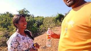 Ladki Hmko Jangle Me Mili, Vah Subah Subah Gav Ke Najdiki Jangle Me Bathroom Karne Aai Thi - Indian Bhabhi Hot Xxx Movie In Hindi Voice