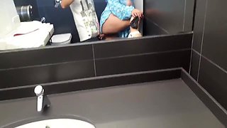 Stepmom Was Fucked In The Toilet Of The Shopping Center 6 Min