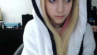 Blonde teen Sierras first erotic masturbation video