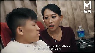 Song Nan Yi - Repressing Sounds While Savoring The Thrill Of Secret Sex On The Bus