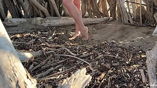 Cuckolding on the Beach