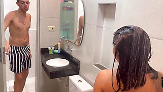 Getting a Blowjob Under the Shower
