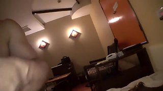 美形キャバ嬢が電マでパンティにシミつけて妖艶イキ、ピストンでおっぱい揺れまくる