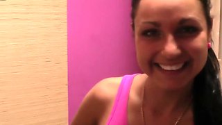 Tricky boy records on cam how GF blows him in locker room