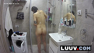 LUUV. Alice films his preparation for the first date after a argument