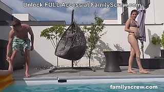Nasty babe in hot FMM scene at FamilyScrew