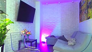 Amateur webcam girl masturbate big dildo