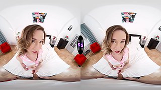 Cute blonde teen Alice Klay rides a big cock in stunning vr peaches scene