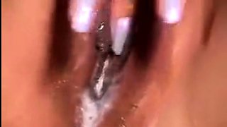 Thai amateur Kanya rubs her soaking cunt