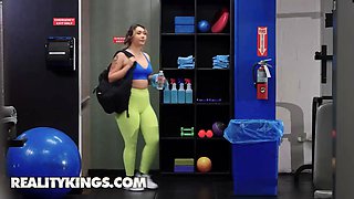 Curvy tomie tang pulls her stretch pants down at the fitness & lures chris to fuck her - reality kings