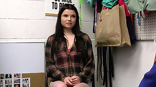 Shoplifter feels entire dick gaping her succulent pussy