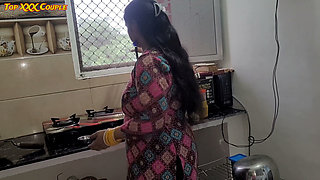 Desi maid hot XXX fun in KICHEN.
