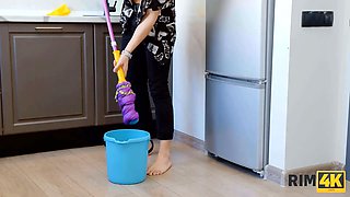 Rim4k. dual blowjob, rimjob, and hardcore by 2 pretty bombshells for a fortunate guy