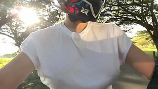Picking up my favorite client from DIDI Without a bra, I Convince him and I suck it!