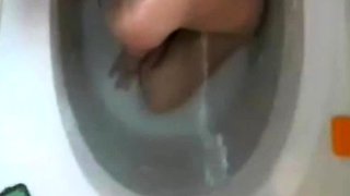 stepdaughter fingers hairy pussy in bath (hidden cam)