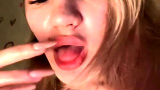 Amateur Webcam Cute Teen Plays Solo with Big Dildo