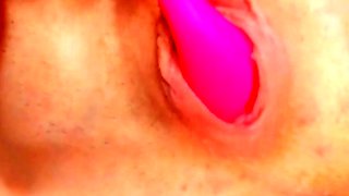 Amateur Close Up Squirting Masturbation
