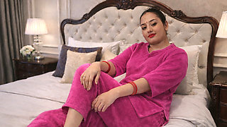 Bhabi Bahar Naha kar Nikli Padosi Ne aakar Choda