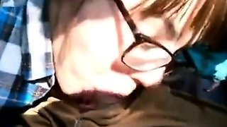 Je suce un inconnu dans le train
