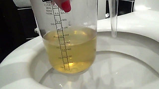 Sexy Kate peeing for you