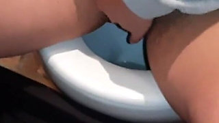 I Heard My Stepmom Moaning While Masturbating in the Toilet and Started Watching Her