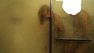 Amateur czech babe stripping and taking shower