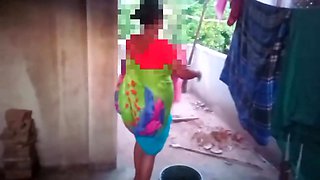 Tamil - Dress Washing Housewife Aunty Sex