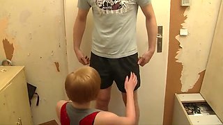 Platinum blonde girl gets her mouth stuffed with a hard spear
