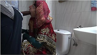 A Horny Turkish Muslim Wife Meets With A Black Immigrant In Public Toilet 5 Min