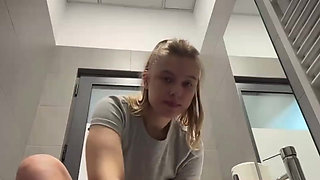 Fingering Pussy Close up and Creampie