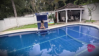 The Stepmother Caught Her Stepdaughter Playing with a Dildo in the Pool and Masturbated Her Until She Squirts.