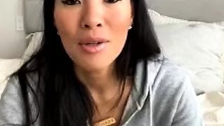 Webcam Asian camgirl testing brand new toy