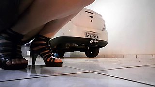 Young amateur teen in solo masturbation getting kinky
