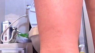 BBW in Fur Coat and Gold Heels: Brazilian Goddess Breaks New Toilet with Gassy Egg Plops