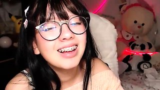 The First Camshow of Japanese Schoolgirl