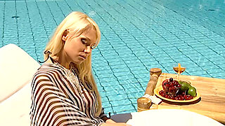 Fruit, Sun and a Perfect Body to Show off