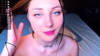 Very hot amateur thai teen girl toying her pussy on cam