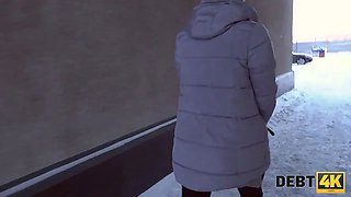 Debt4k. skimpy bartender gets currency for handjob in the car