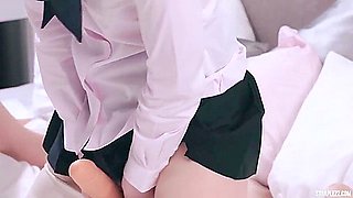 Jia Lissa Gets Strapon From Merry Pie