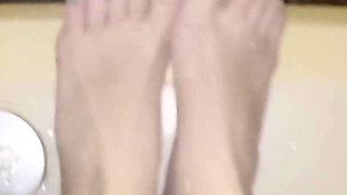Fingering My Pussy and Exhibiting My Feet at the Bathtub
