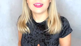 Masturbating loving babe solo toy plays with enthusiasm