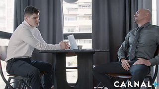Staghomme Uncut DILF Alexandro Cabrera facefucks sexy twink