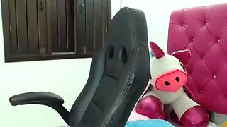 Cute amateur webcam teen girl toying pussy on webcam