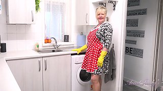 POV : Kitchen Blowjob & Sex with Your Housewife Chantelle