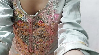 Step sister ko nanga kar ke pel diya