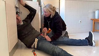 Blond mommy Gives Plumber A sweet Blowjob