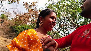 Aaj mer mere sath bahar outdoor me bathroom karne aai thi subah subah jangle me mera mood ban gaya aaur uski gand mar di - bhabh